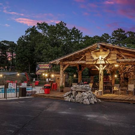 Stonegate Lodge 2 Queen Beds Wifi 50In Roku Tv Salt Water Pool Room #105 Eureka Springs Zewnętrze zdjęcie