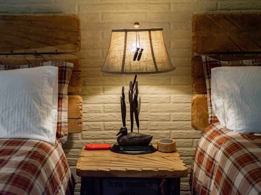 Stonegate Lodge 2 Queen Beds Wifi 50In Roku Tv Salt Water Pool Room #105 Eureka Springs Zewnętrze zdjęcie