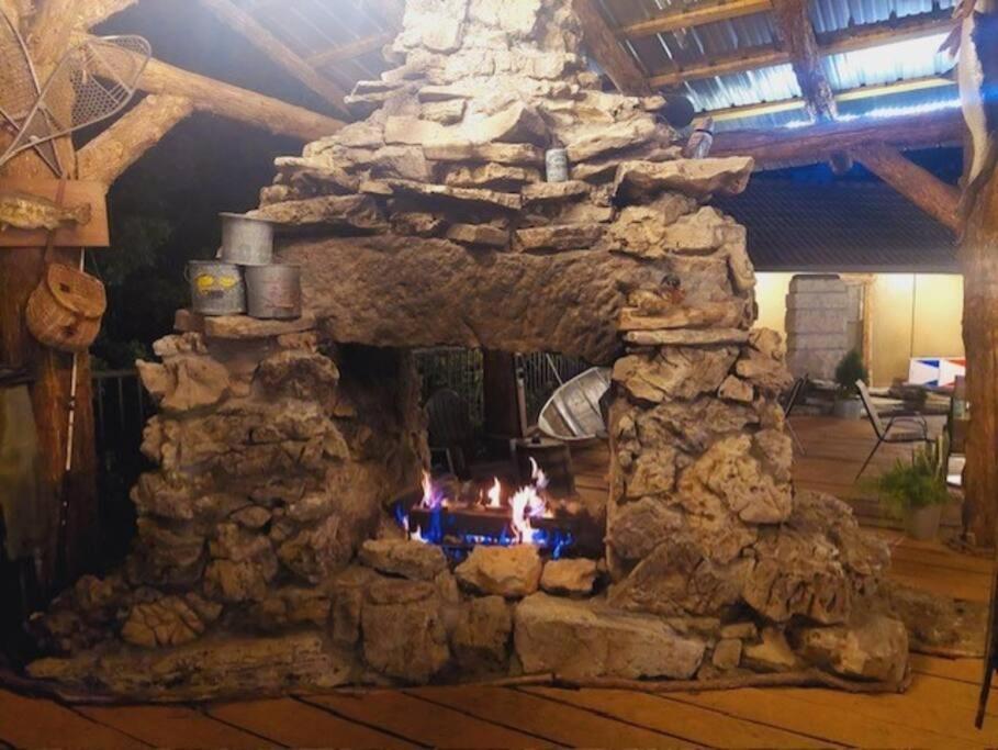Stonegate Lodge 2 Queen Beds Wifi 50In Roku Tv Salt Water Pool Room #105 Eureka Springs Zewnętrze zdjęcie