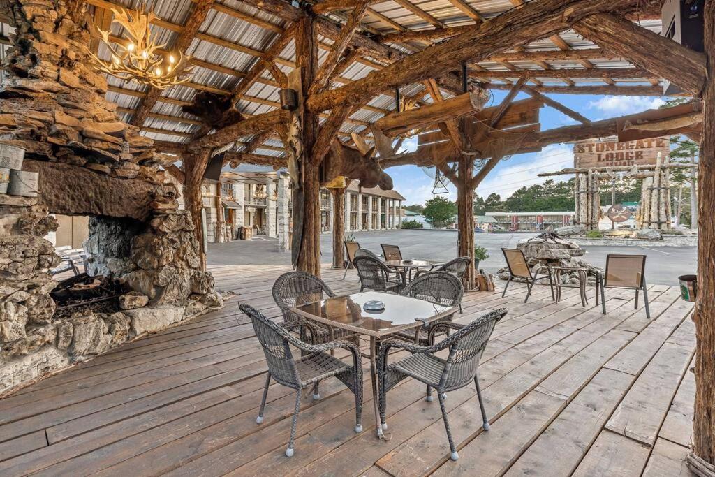 Stonegate Lodge 2 Queen Beds Wifi 50In Roku Tv Salt Water Pool Room #105 Eureka Springs Zewnętrze zdjęcie