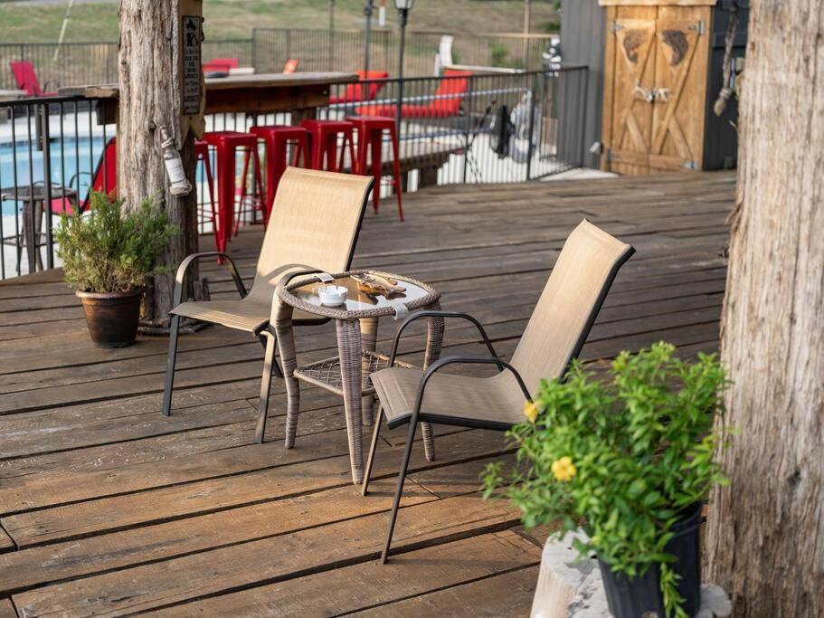 Stonegate Lodge 2 Queen Beds Wifi 50In Roku Tv Salt Water Pool Room #105 Eureka Springs Zewnętrze zdjęcie
