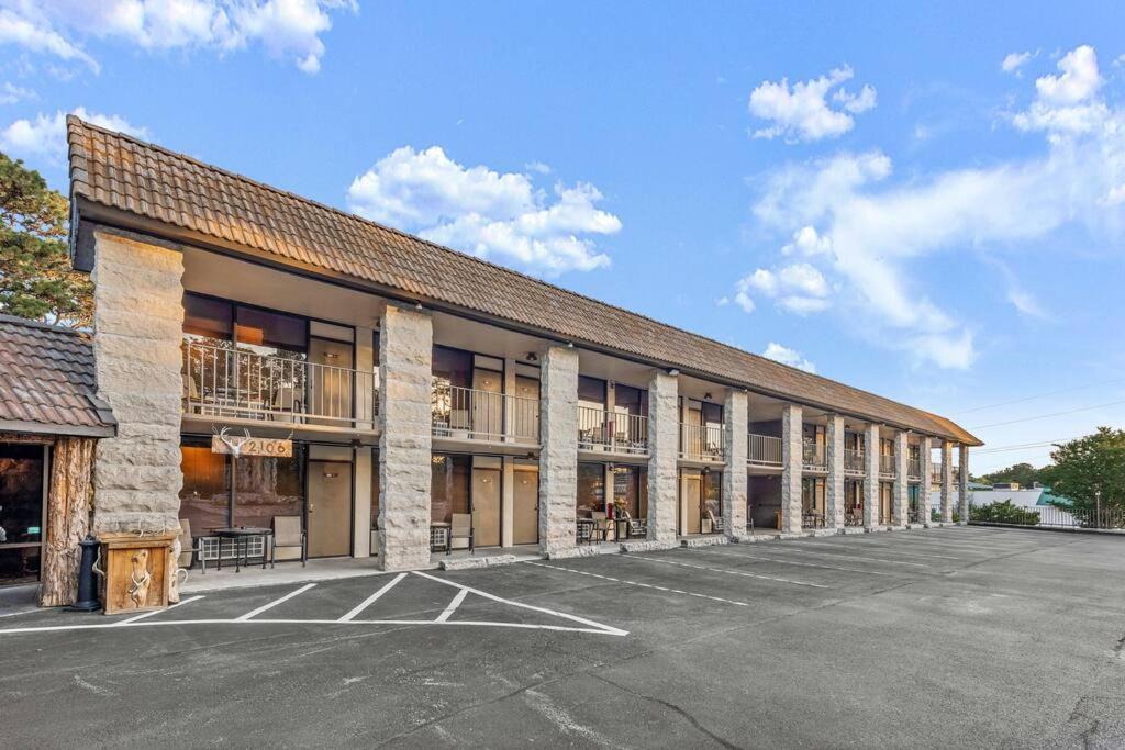 Stonegate Lodge 2 Queen Beds Wifi 50In Roku Tv Salt Water Pool Room #105 Eureka Springs Zewnętrze zdjęcie
