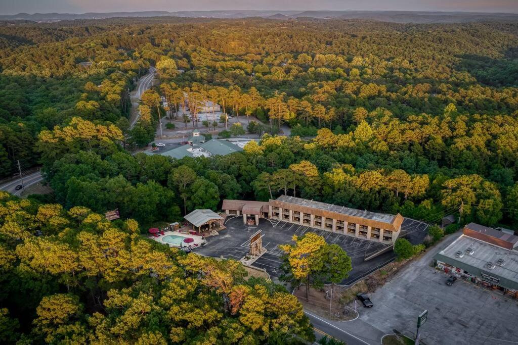 Stonegate Lodge 2 Queen Beds Wifi 50In Roku Tv Salt Water Pool Room #105 Eureka Springs Zewnętrze zdjęcie