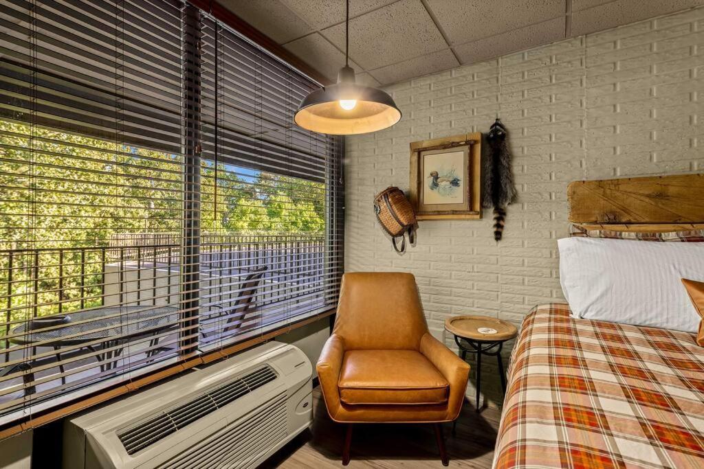 Stonegate Lodge 2 Queen Beds Wifi 50In Roku Tv Salt Water Pool Room #105 Eureka Springs Zewnętrze zdjęcie